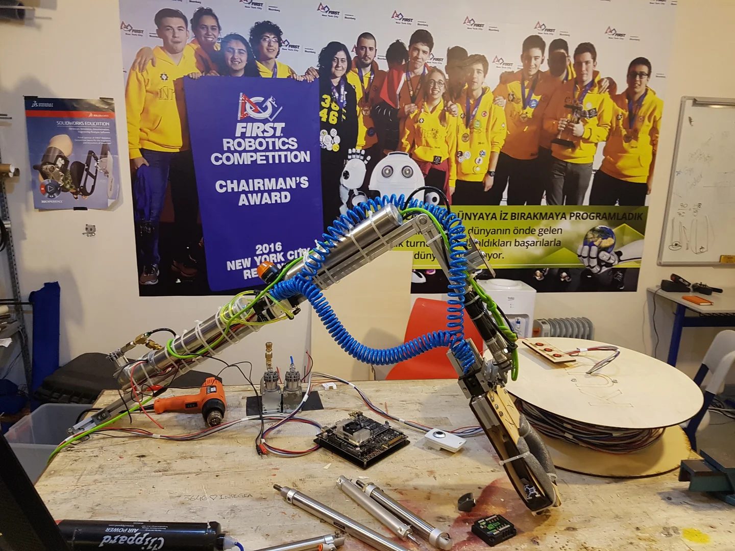 The assembled telescoping rescue arm with soft gripper